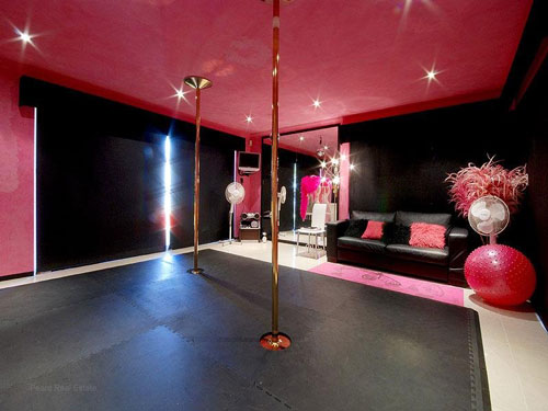 Poledance in Padbury